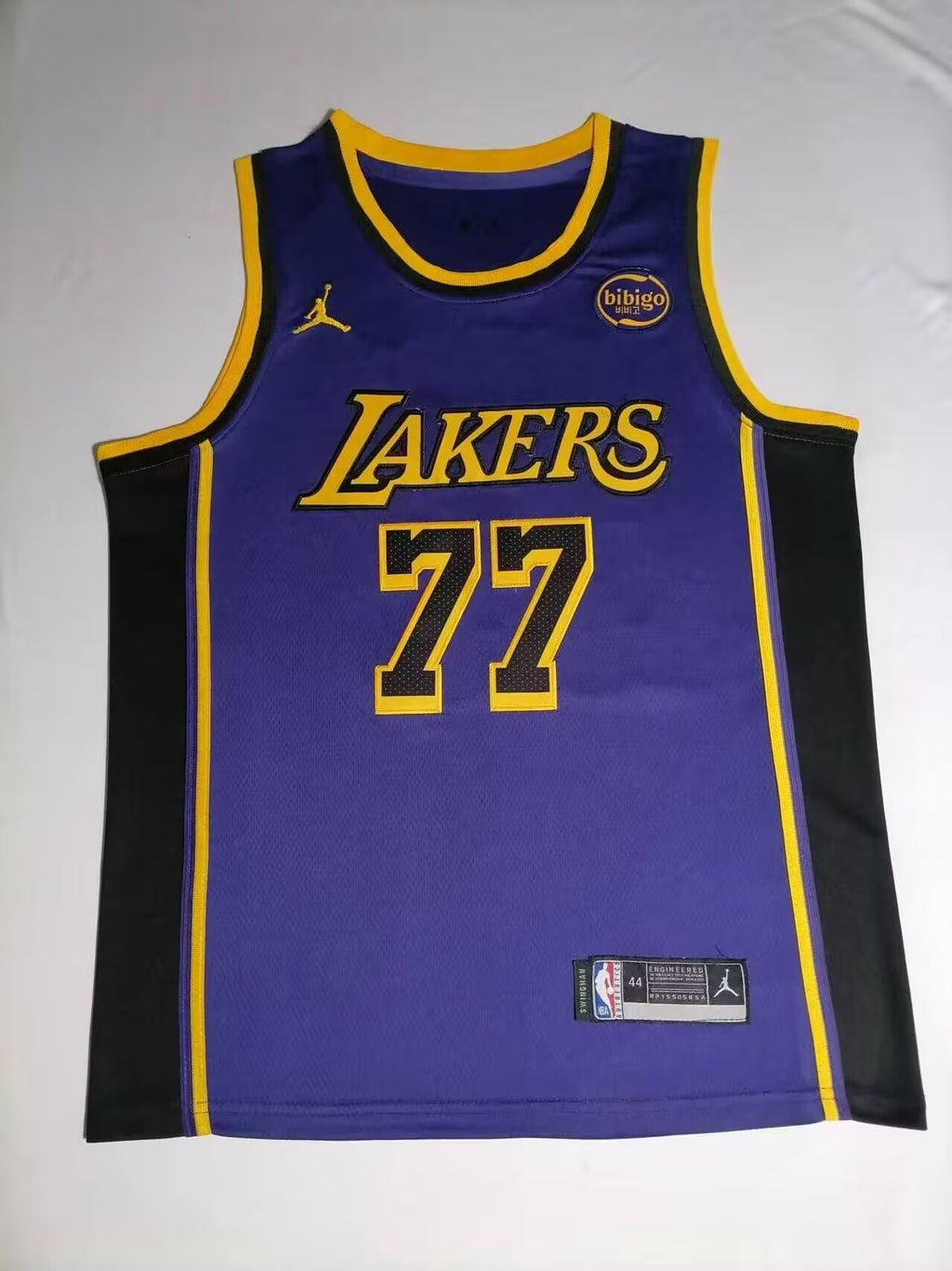 Lakers Jersey #77 — Dončić
